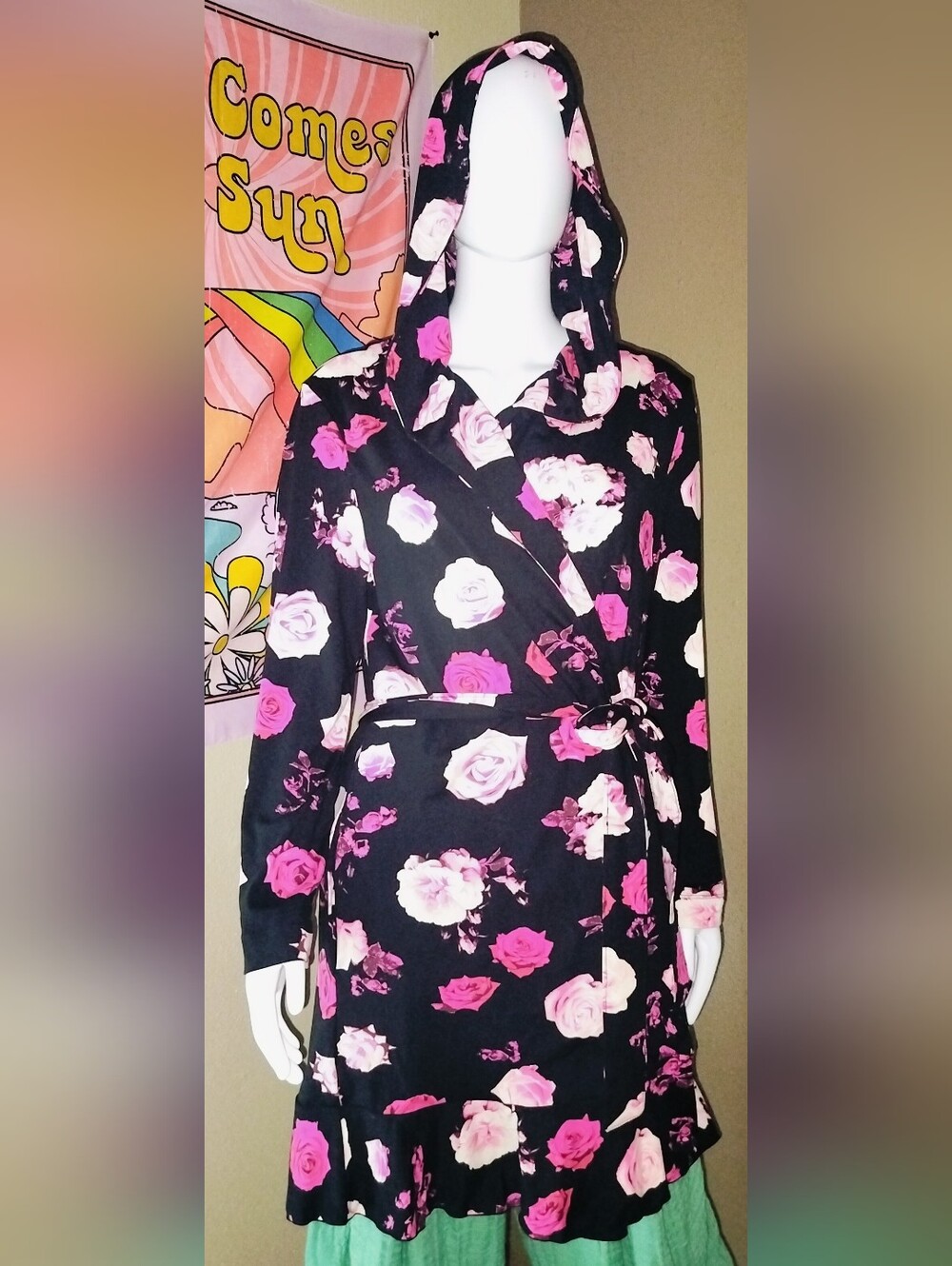 Betsey Johnson Black Hooded Floral Wrap Robe with Pink Roses Sz M/L